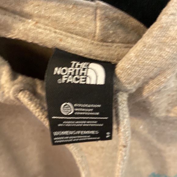 North Face sweatshirt with cool design! Size small - Picture 9 of 9